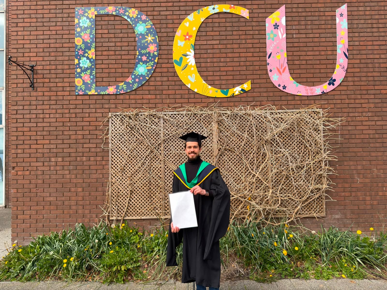 Michell Lago na formatura do mestrado na Dublin City University (DCU)